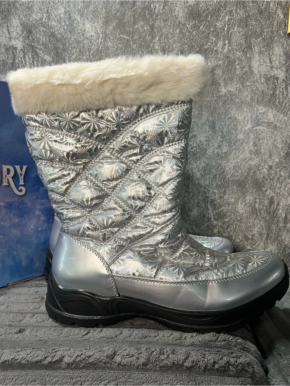 Easy Street Silver Quilted Faux-Fur Winter Boots for Women new 9
